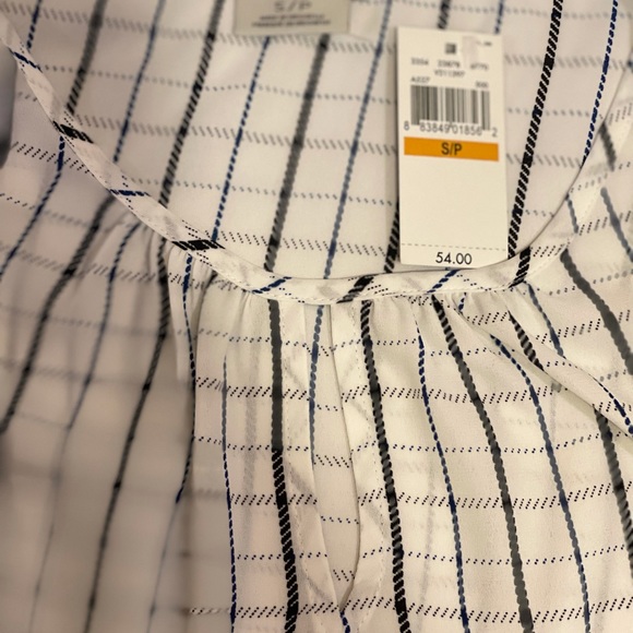 Plaid Short Sleeve Keyhole Top - Picture 4 of 4